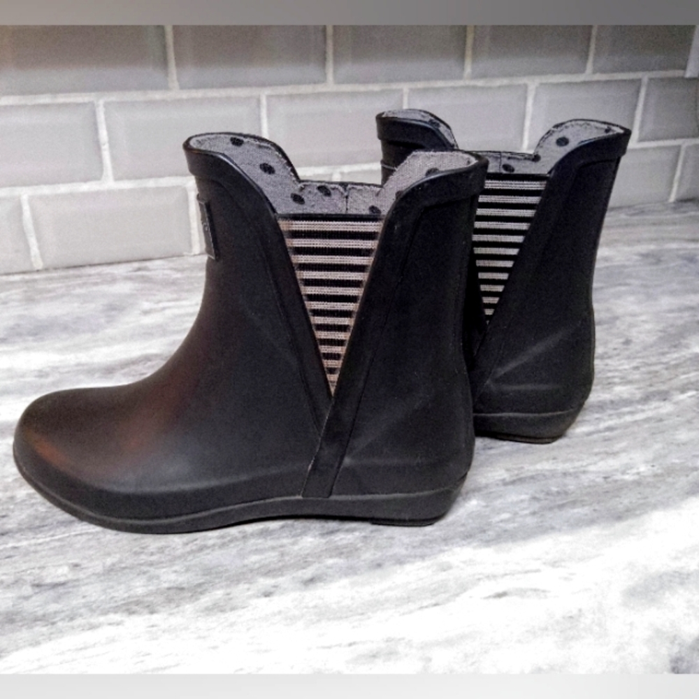 London Fog Piccadilly Rubber Rain Boots Women’s 6 black